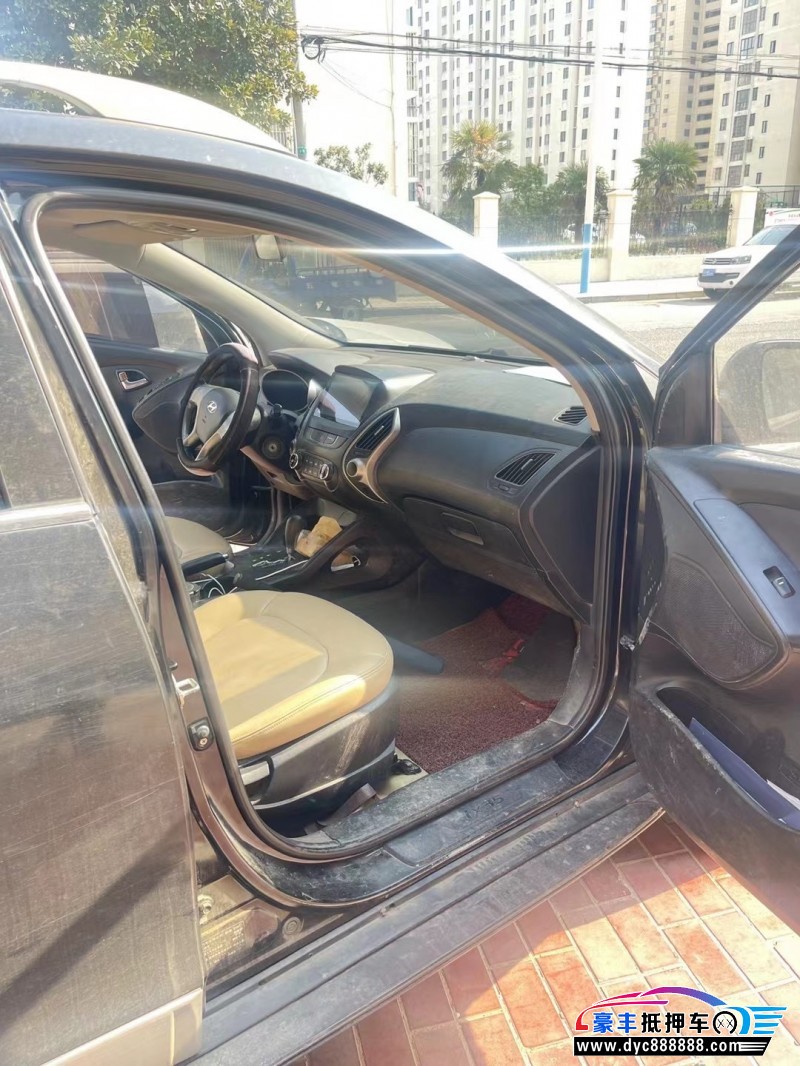 13年现代ix35轿车抵押车出售