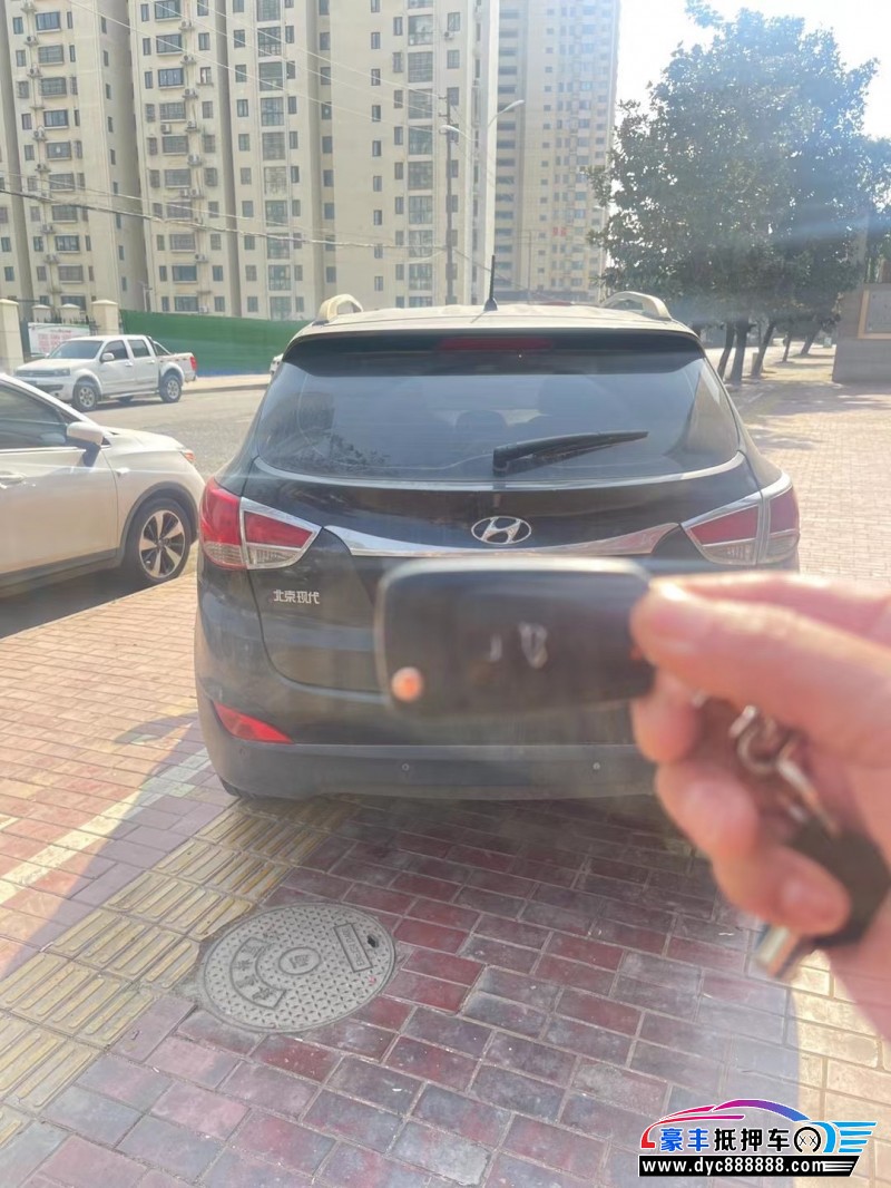 13年现代ix35轿车抵押车出售