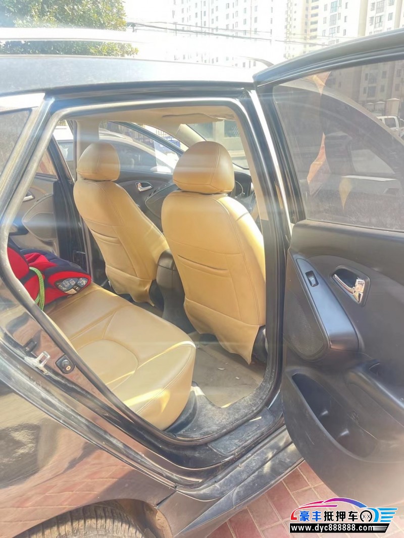 13年现代ix35轿车抵押车出售