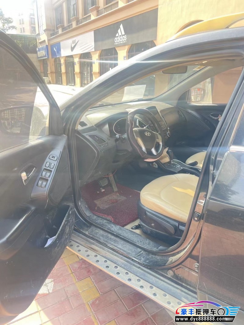 13年现代ix35轿车抵押车出售