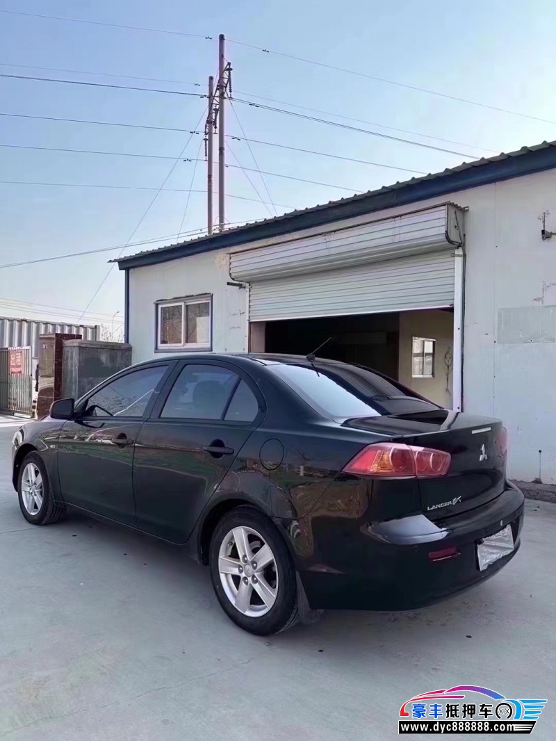 10年三菱翼神轿车抵押车出售