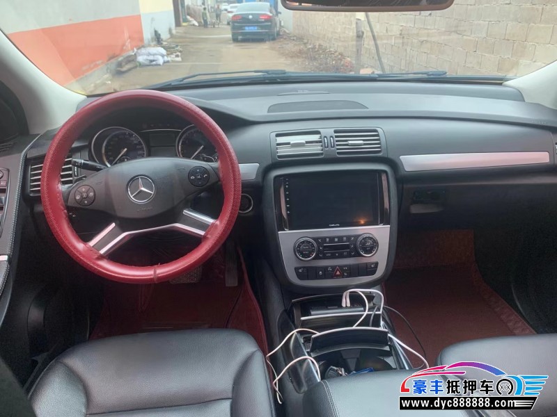 14年奔驰R级轿车抵押车出售