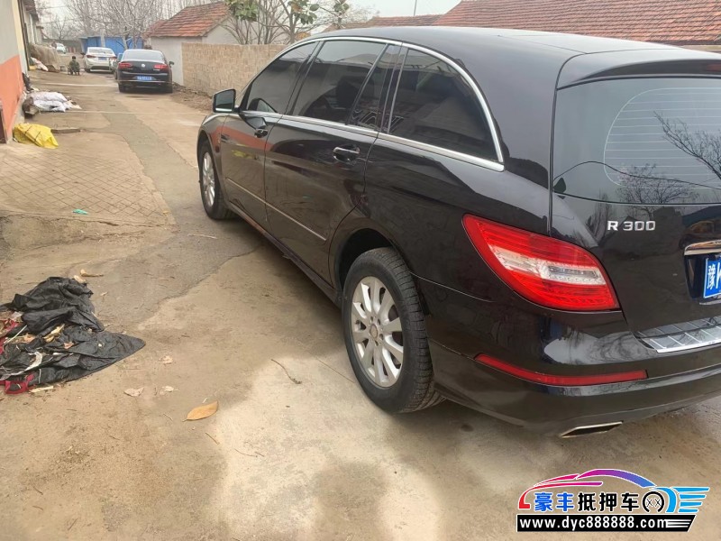 14年奔驰R级轿车抵押车出售