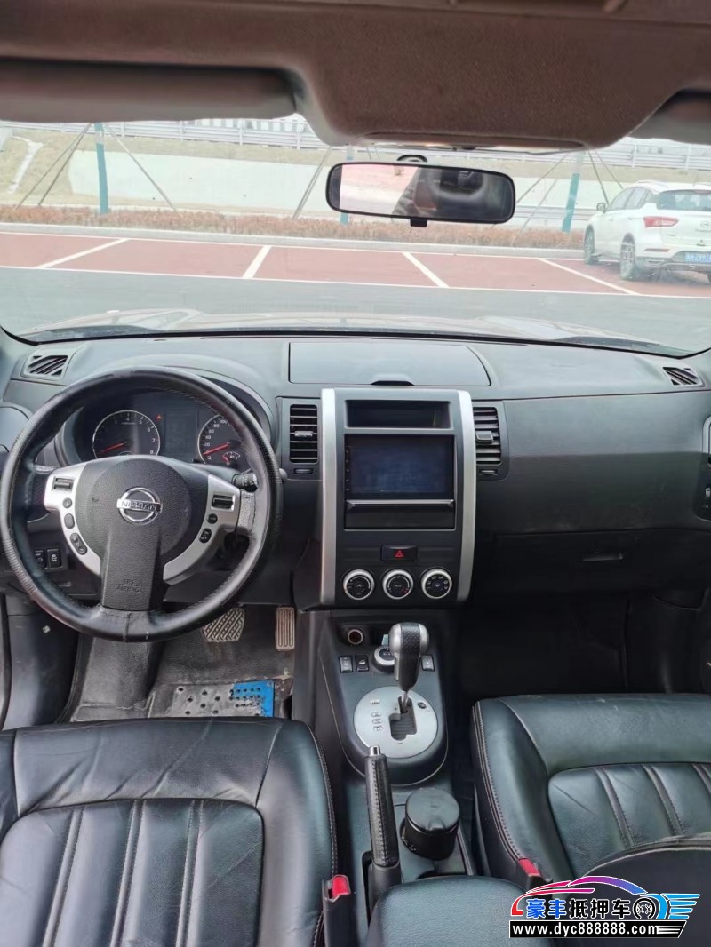 13年日产奇骏轿车抵押车出售