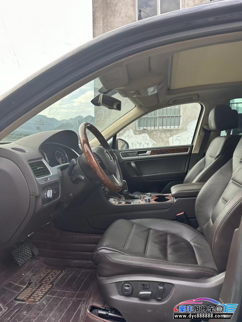 13年大众途锐轿车抵押车出售