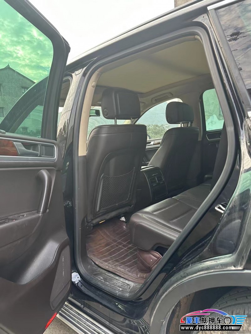 13年大众途锐轿车抵押车出售