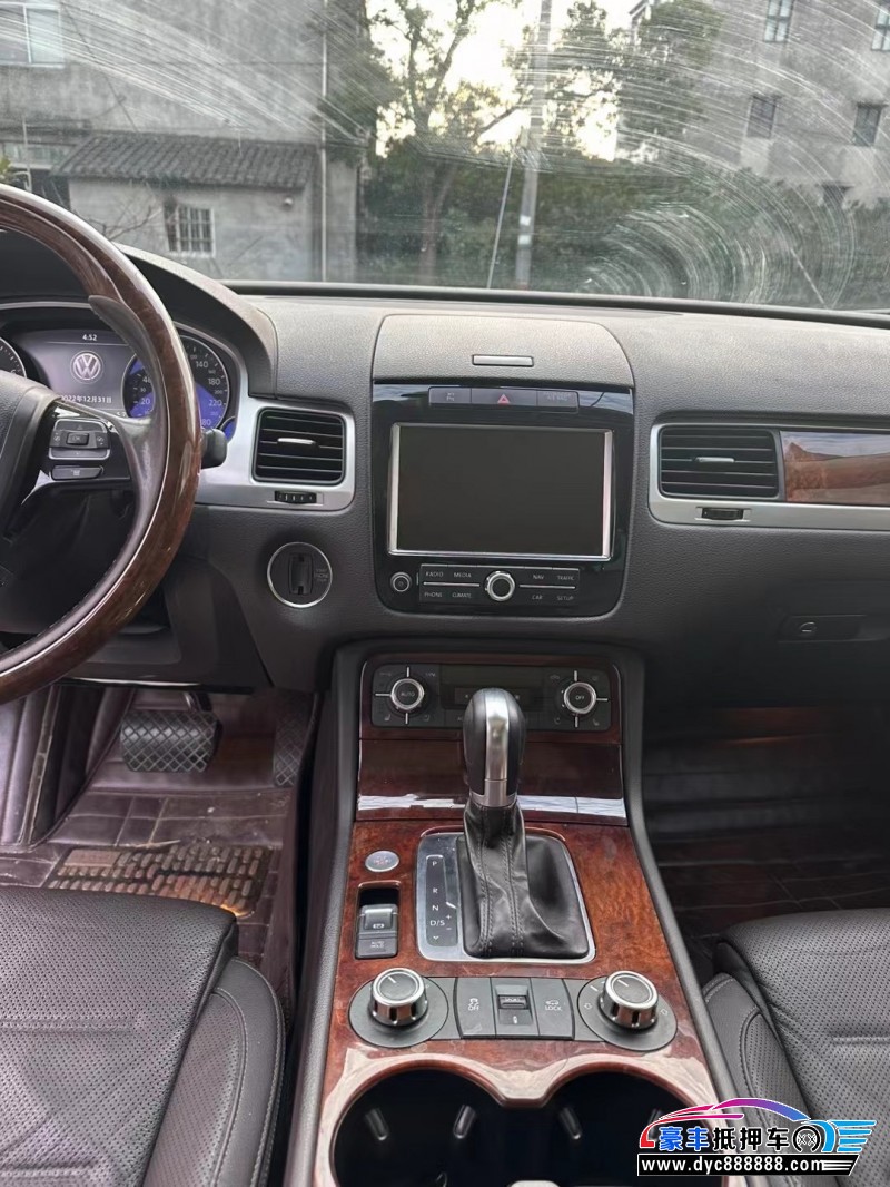 13年大众途锐轿车抵押车出售