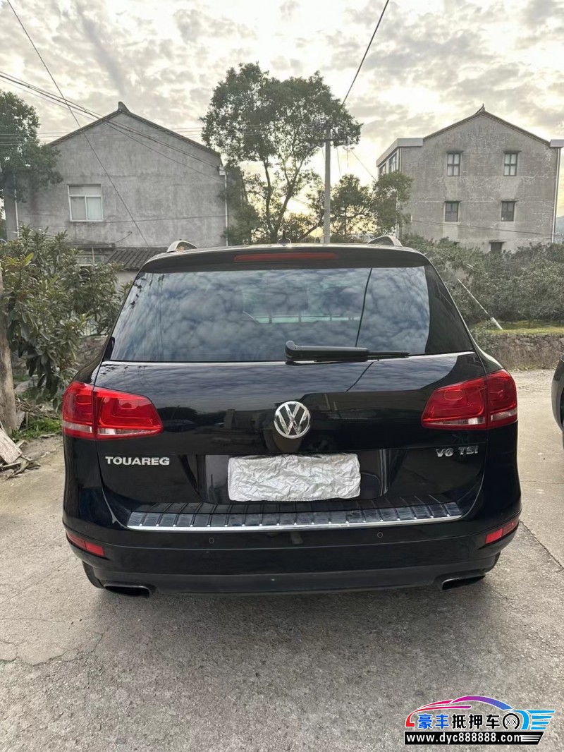 13年大众途锐轿车抵押车出售