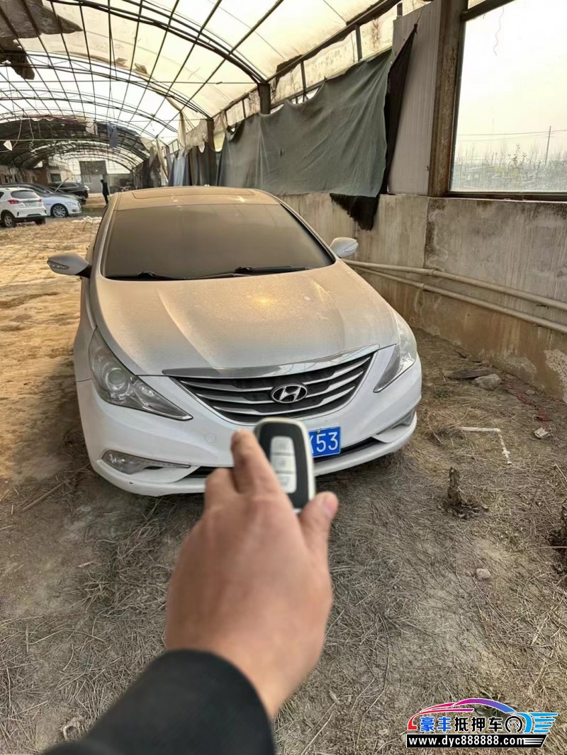 14年现代索纳塔轿车抵押车出售