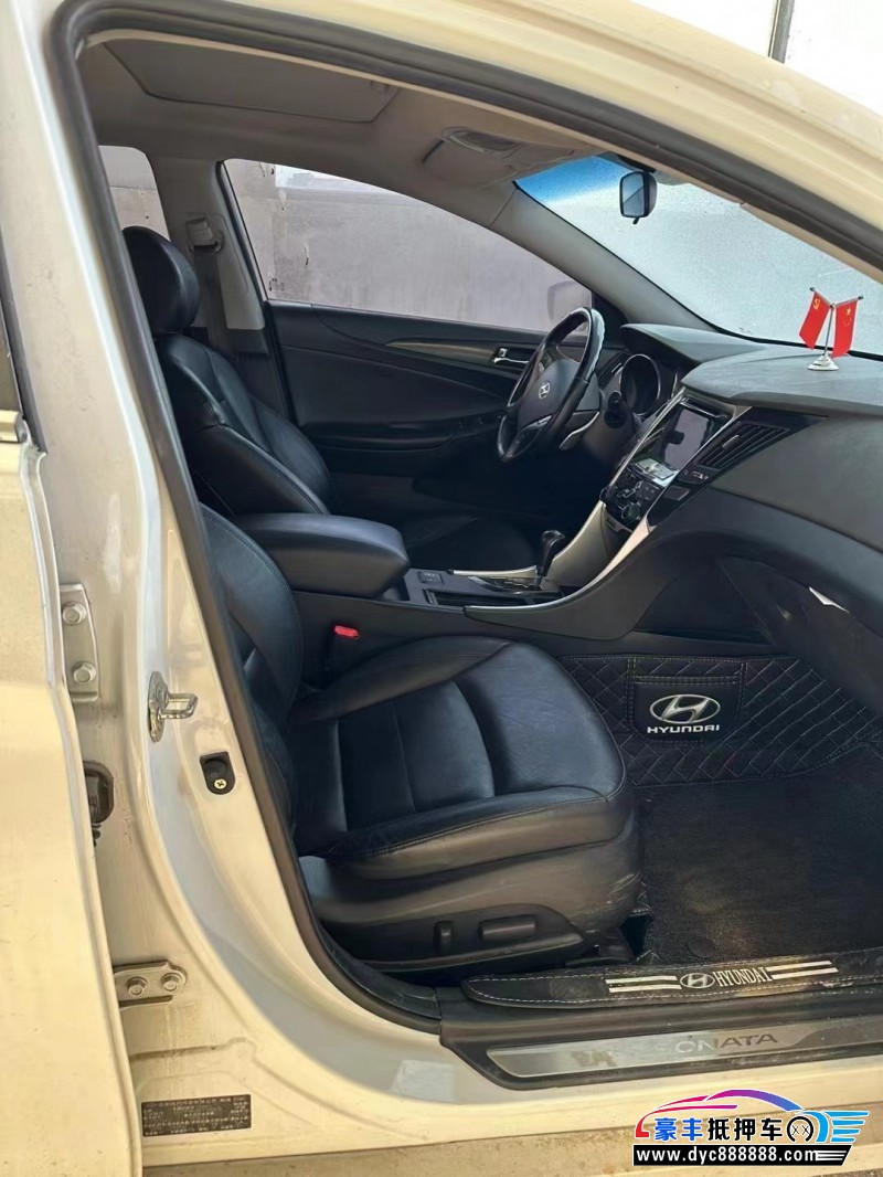 14年现代索纳塔轿车抵押车出售