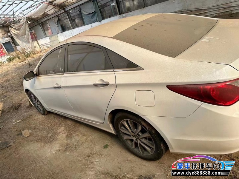 14年现代索纳塔轿车抵押车出售