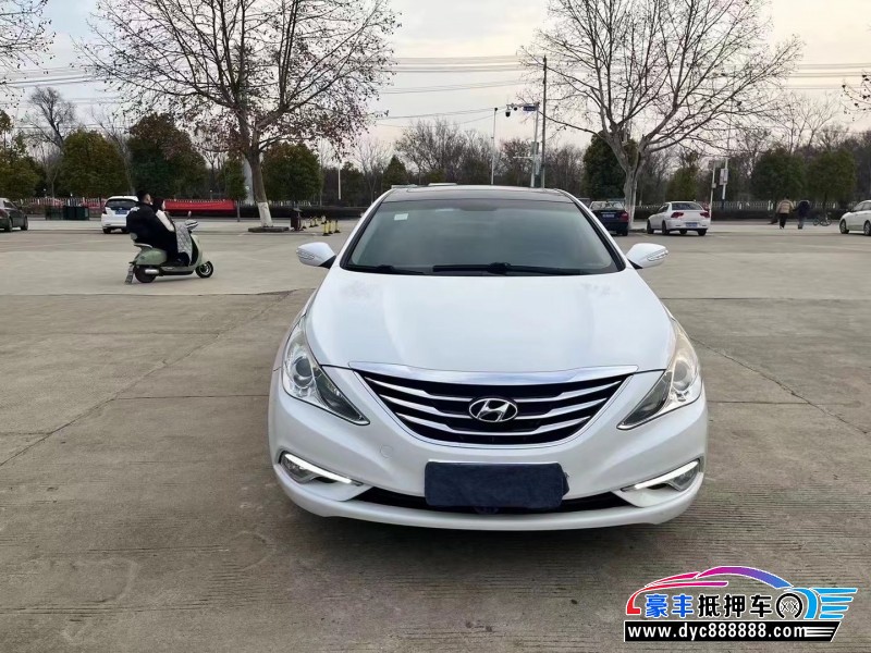 14年现代索纳塔轿车抵押车出售