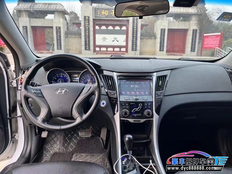 14年现代索纳塔轿车抵押车出售