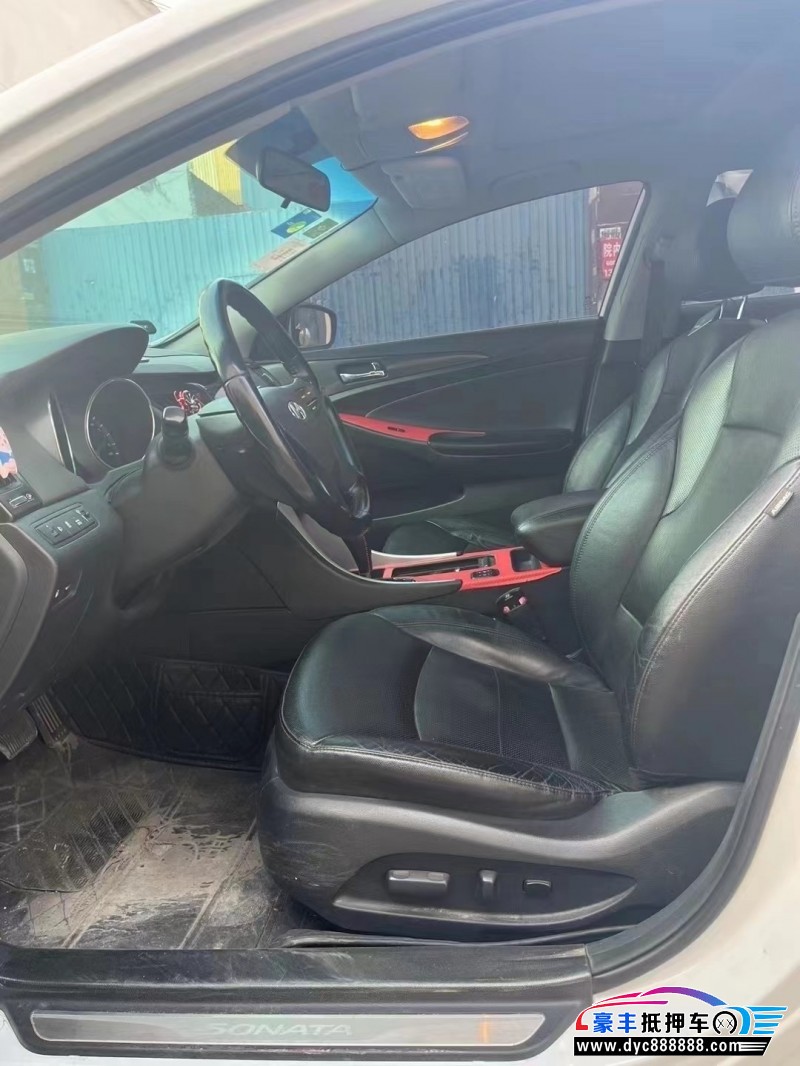 14年现代索纳塔轿车抵押车出售