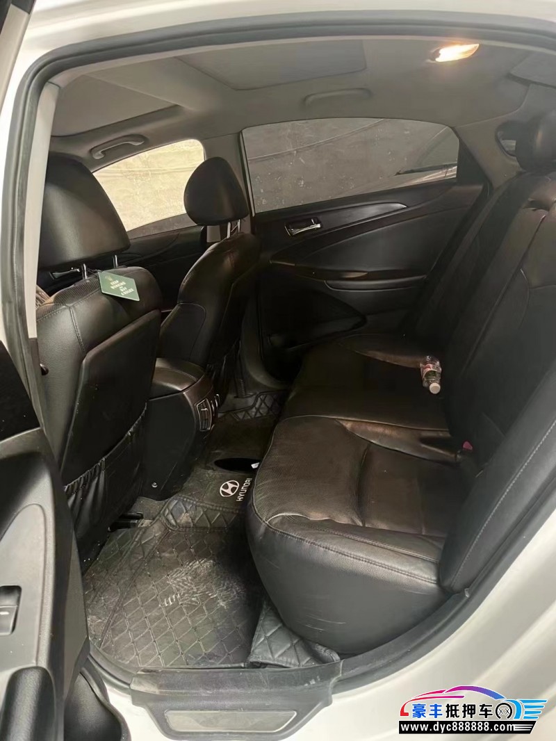 14年现代索纳塔轿车抵押车出售