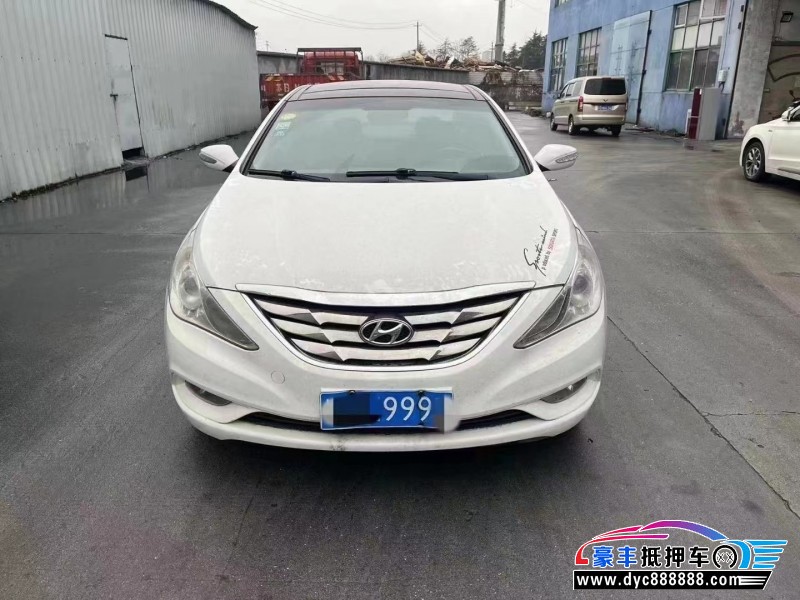 12年现代索纳塔轿车抵押车出售