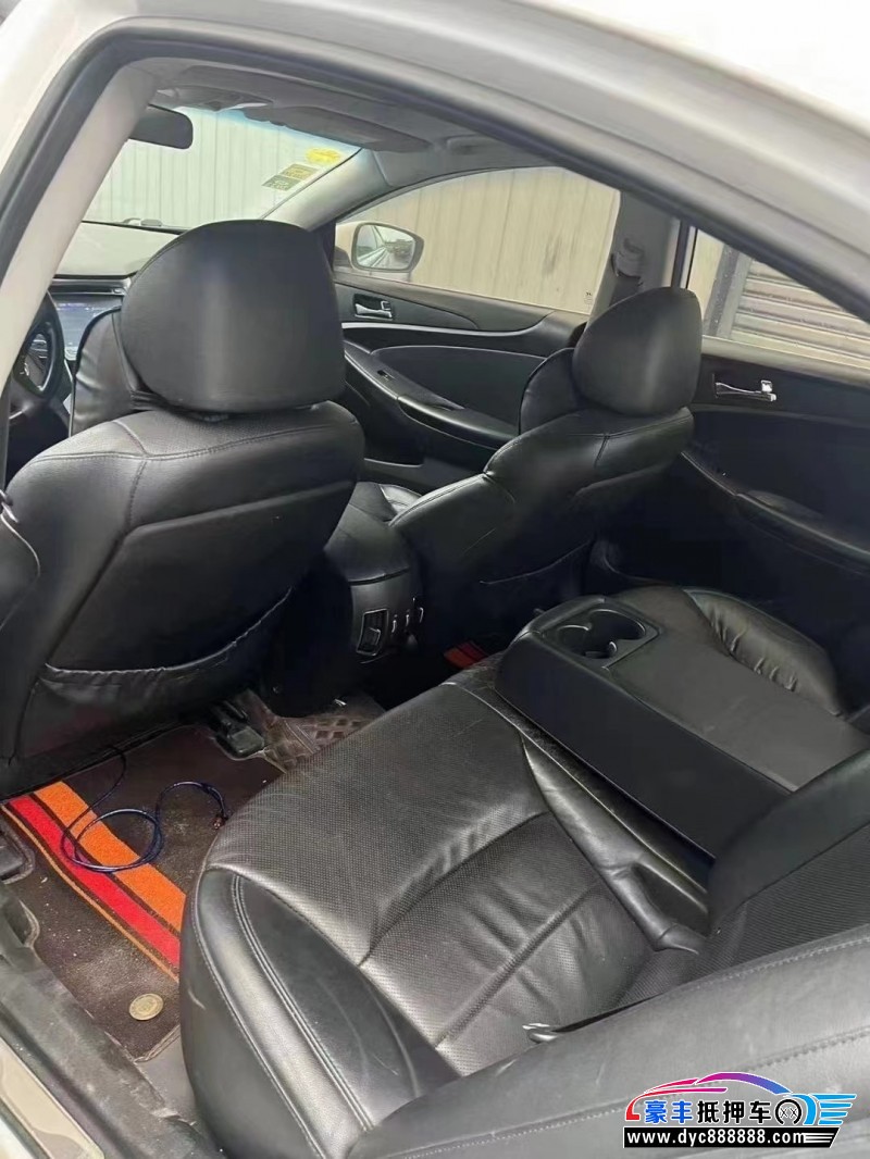 12年现代索纳塔轿车抵押车出售