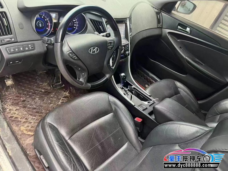 12年现代索纳塔轿车抵押车出售