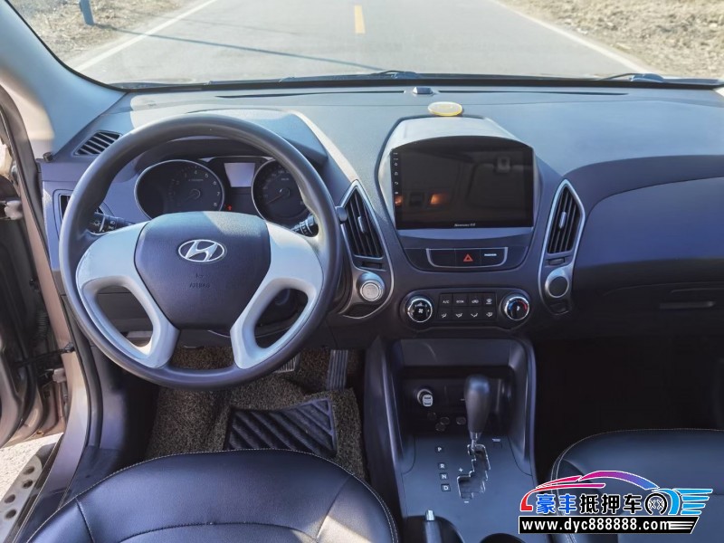 11年现代ix35轿车抵押车出售