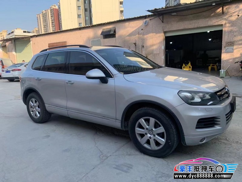 11年大众途锐轿车抵押车出售