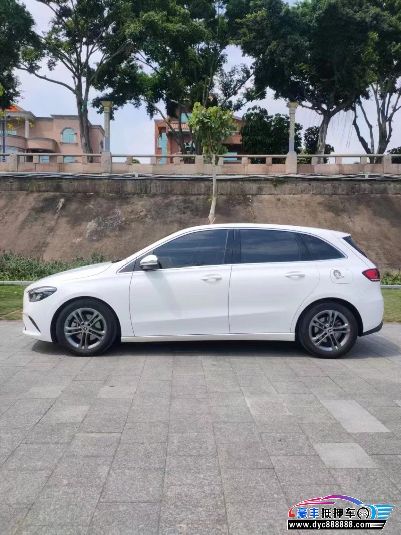 20年奔驰B级轿车抵押车出售