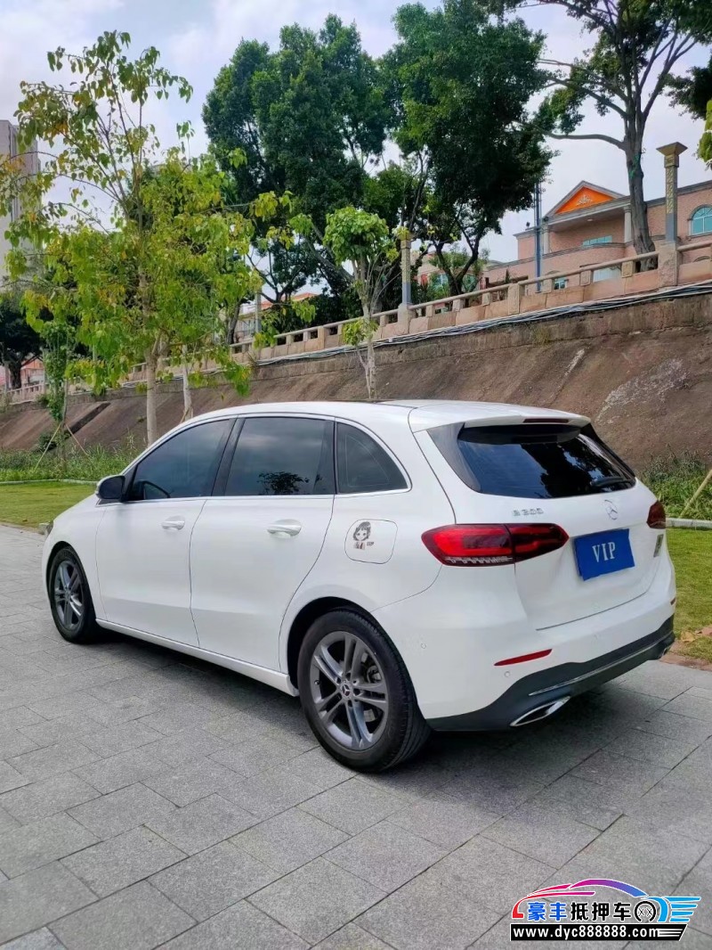 20年奔驰B级轿车抵押车出售