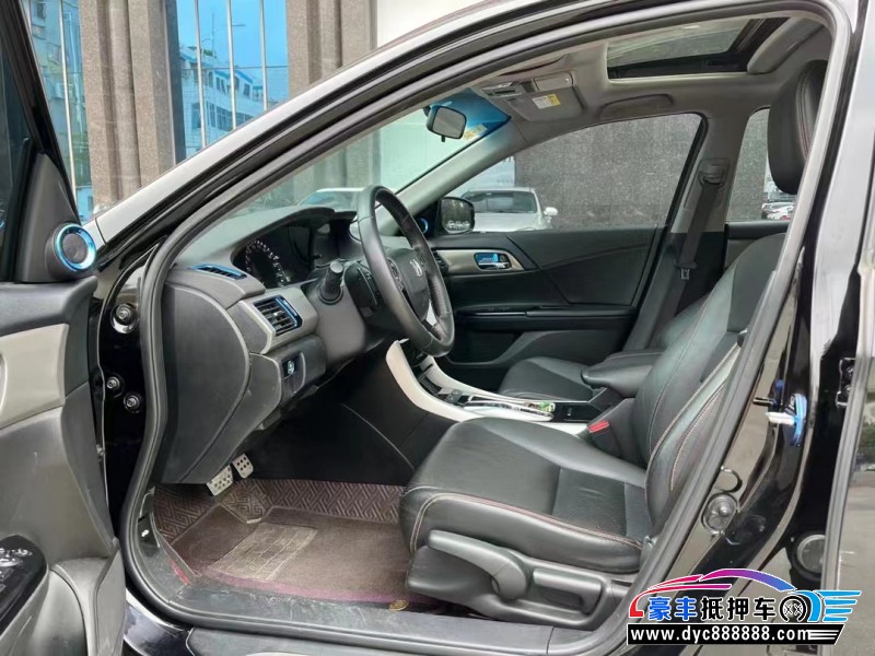 17年本田雅阁轿车抵押车出售