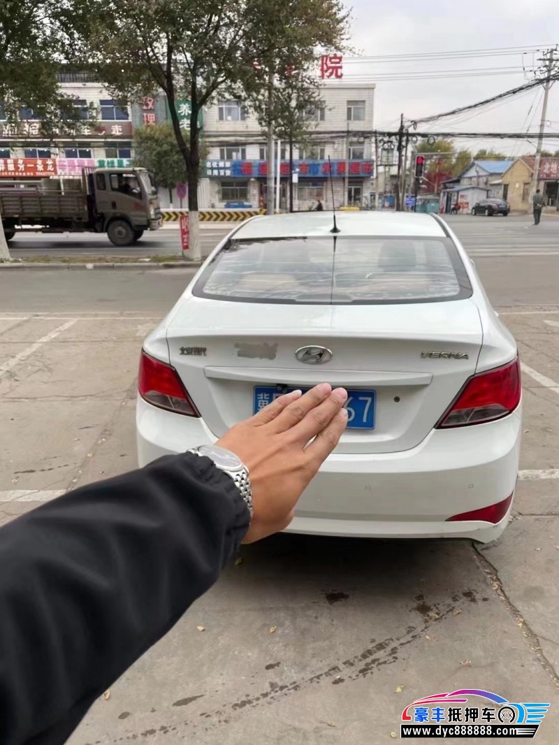 16年现代瑞纳轿车抵押车出售