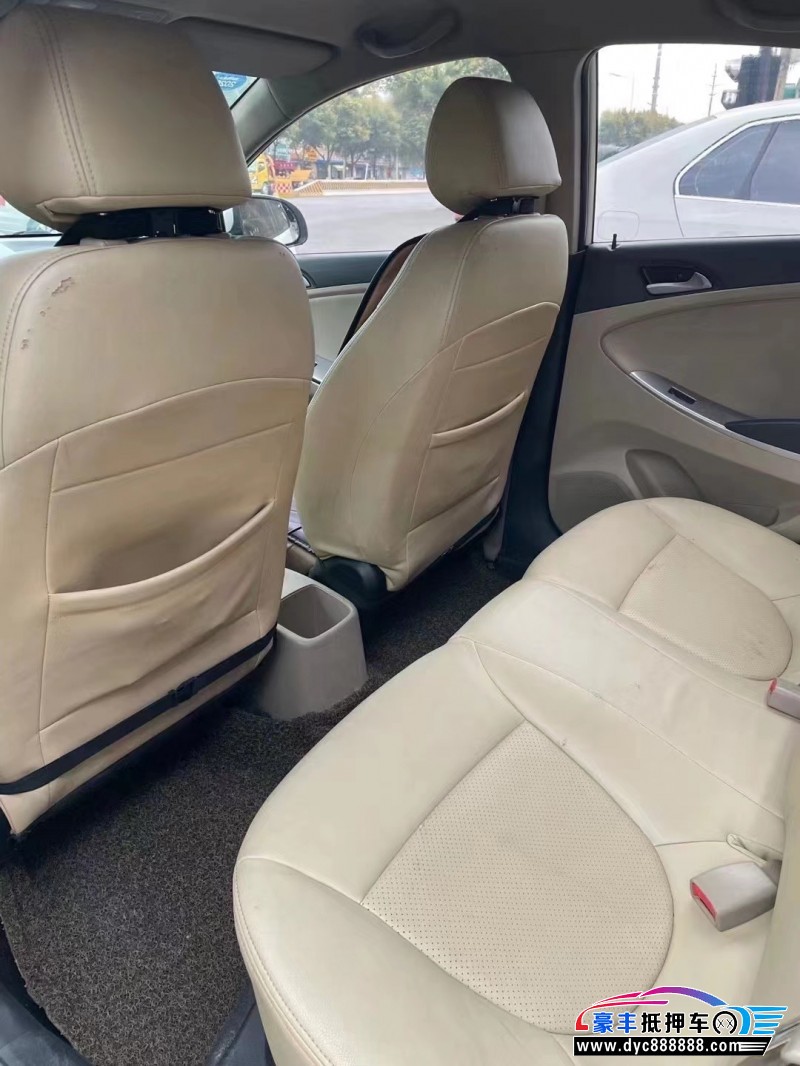 16年现代瑞纳轿车抵押车出售