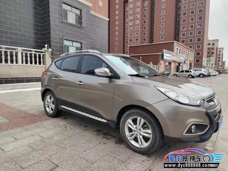 13年现代ix35轿车抵押车出售