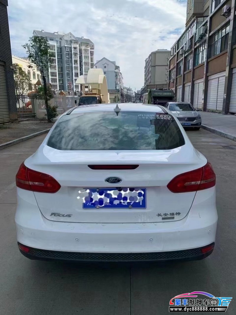 17年福特福克斯轿车抵押车出售