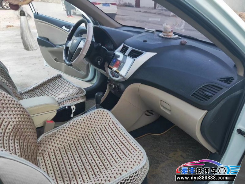 17年现代瑞纳轿车抵押车出售