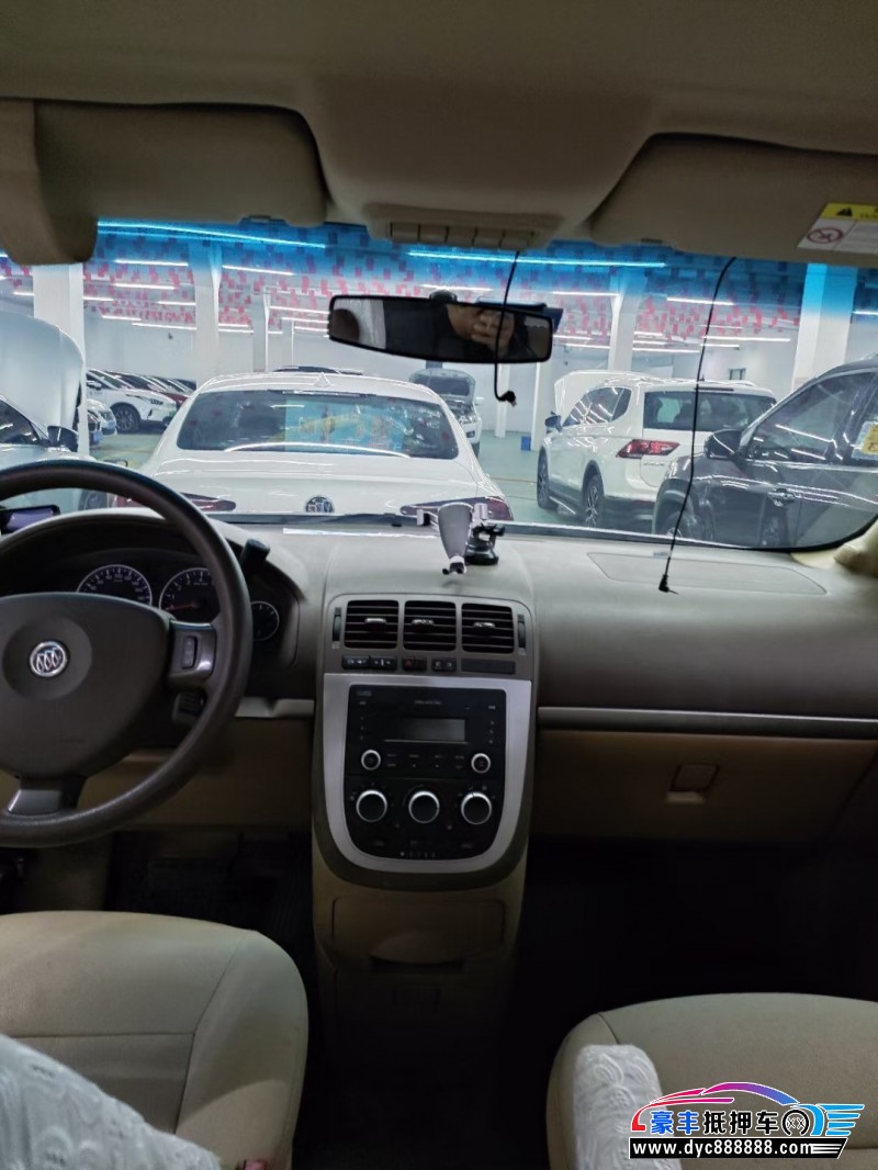 15年别克GL8SUV抵押车出售