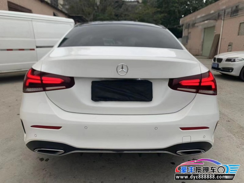 20年奔驰A轿车抵押车出售