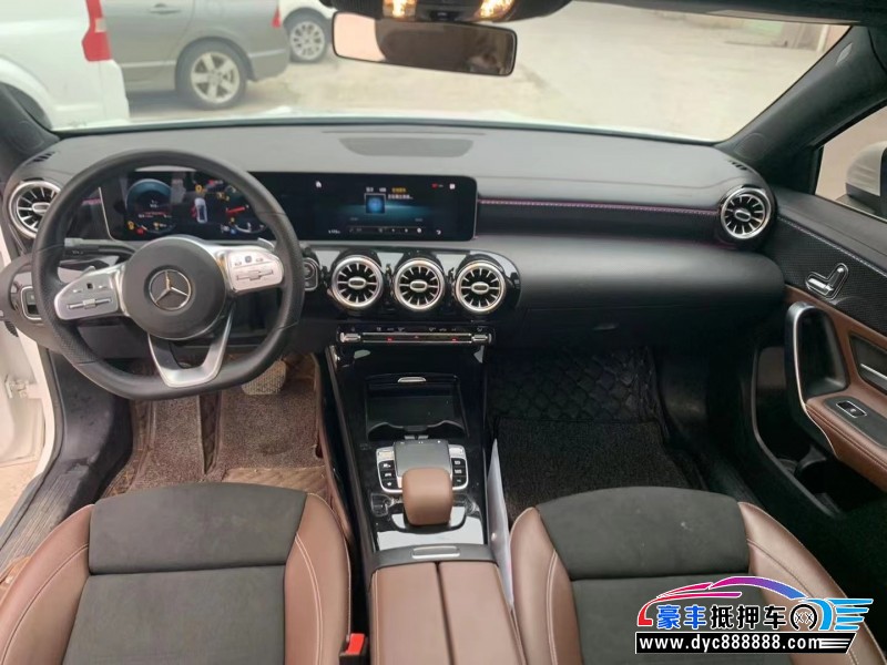 20年奔驰A轿车抵押车出售