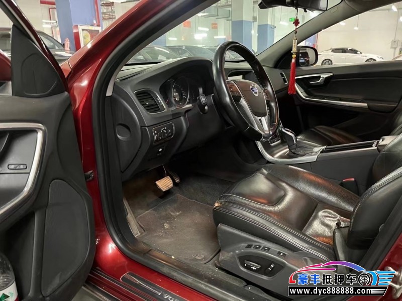 14年沃尔沃V60轿车抵押车出售