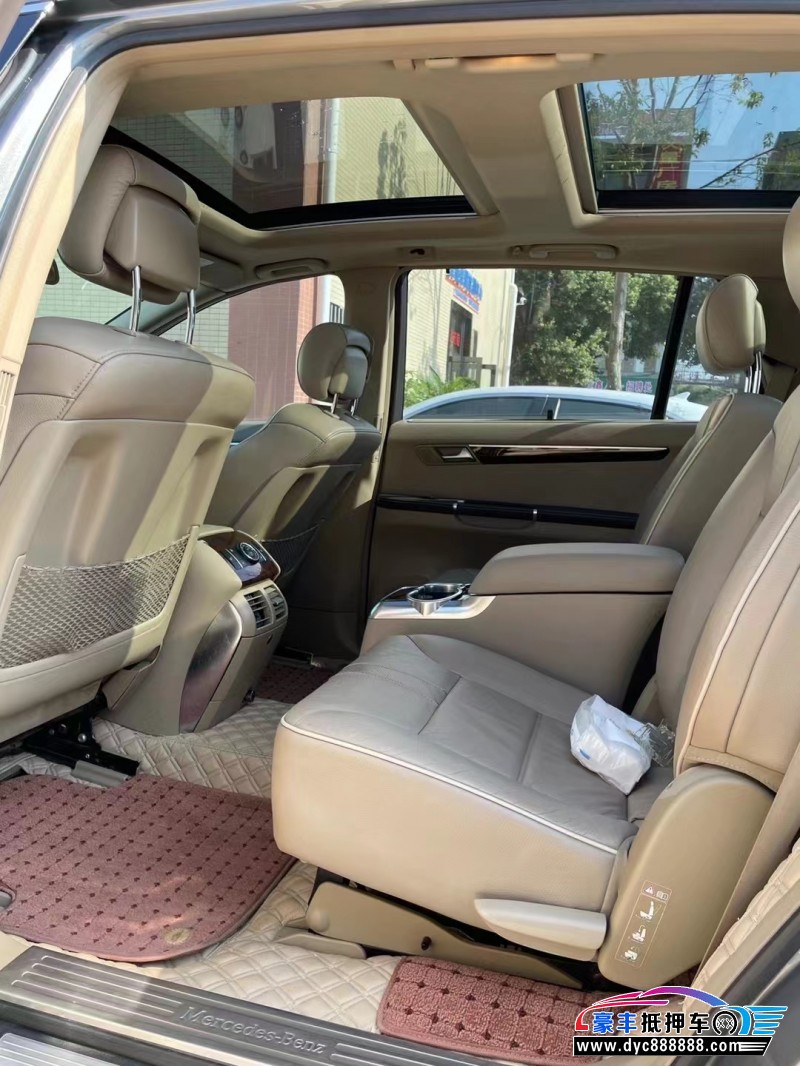 14年奔驰R级轿车抵押车出售