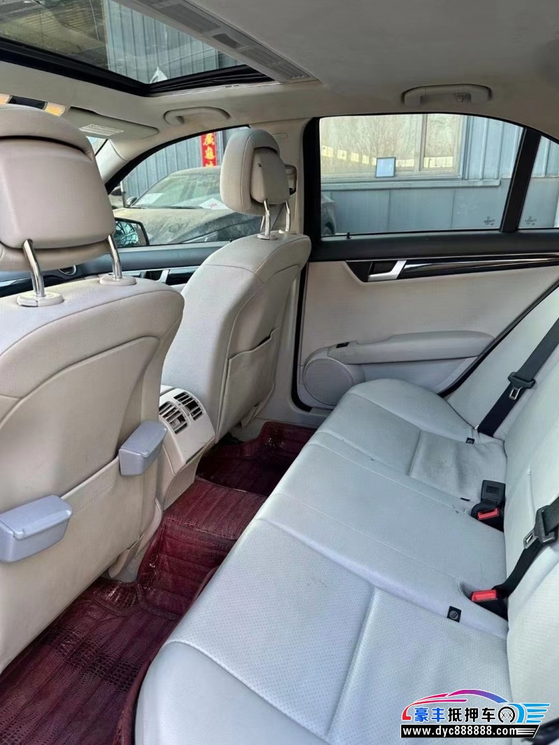 13年奔驰C轿车抵押车出售