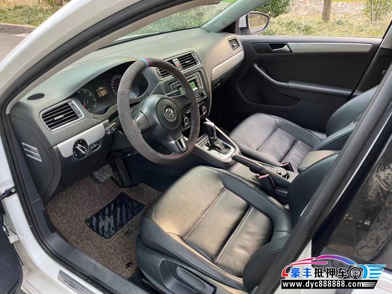 14年大众速腾轿车抵押车出售