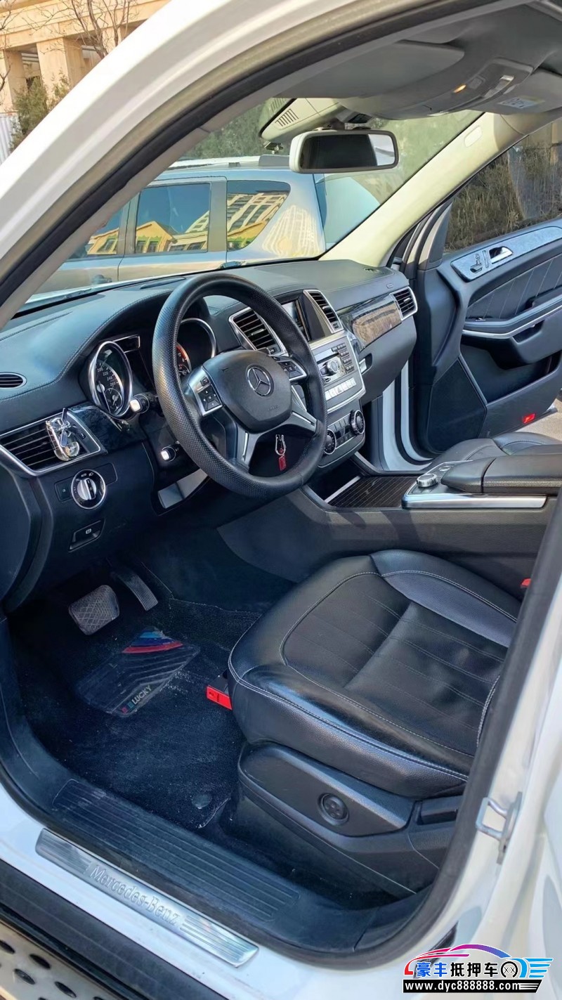 14年奔驰GL级轿车抵押车出售