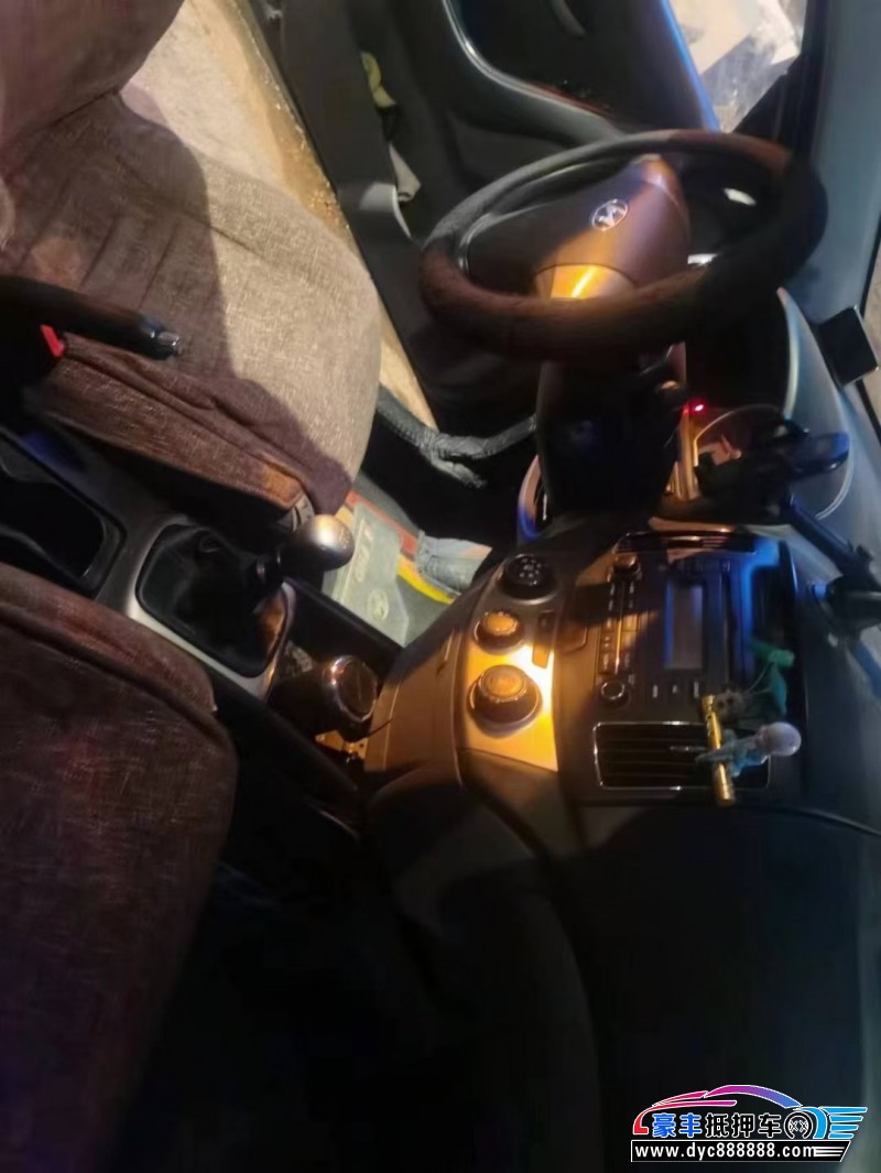 14年现代悦动轿车抵押车出售