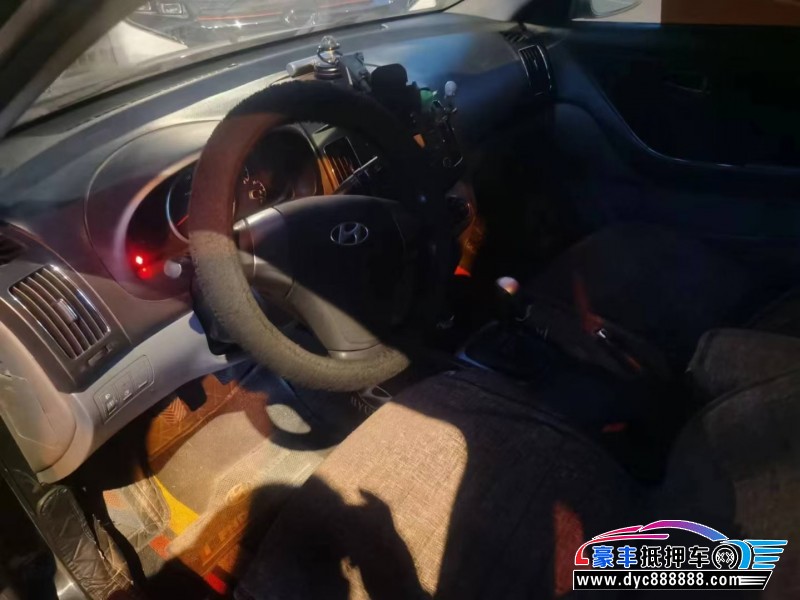 14年现代悦动轿车抵押车出售