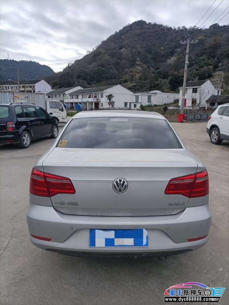 14年大众宝来轿车抵押车出售