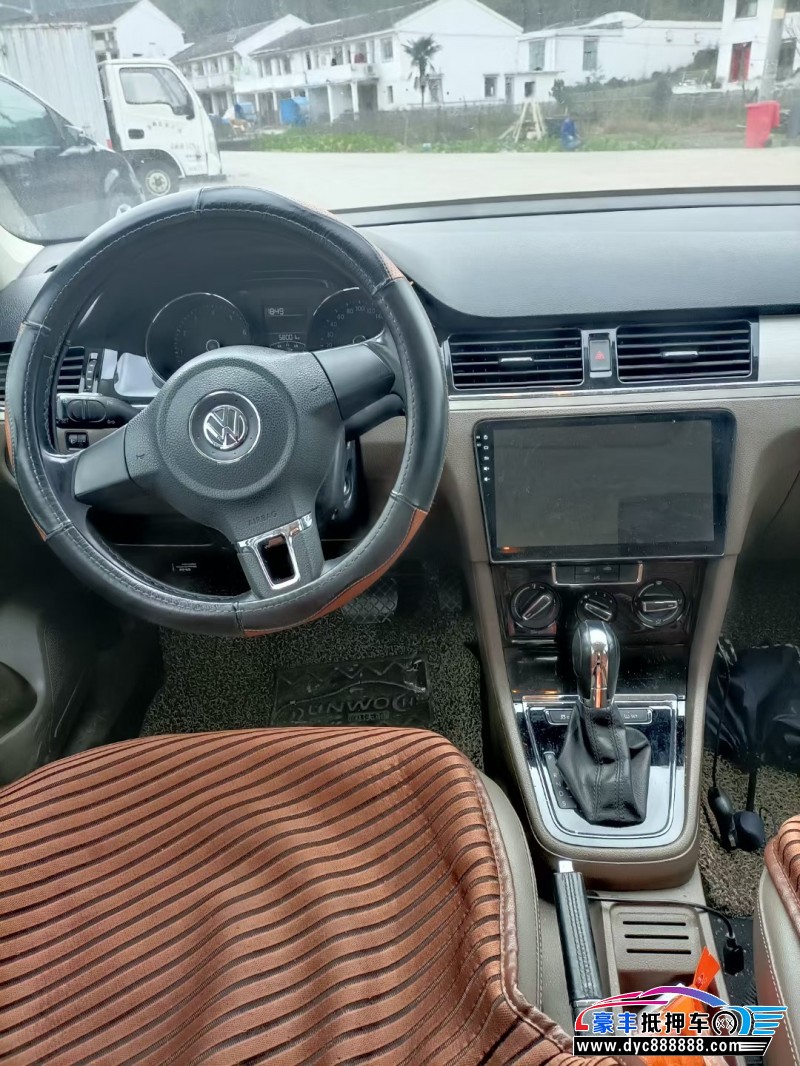 14年大众宝来轿车抵押车出售