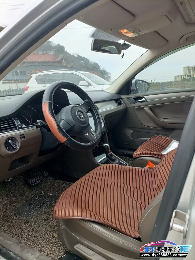 14年大众宝来轿车抵押车出售