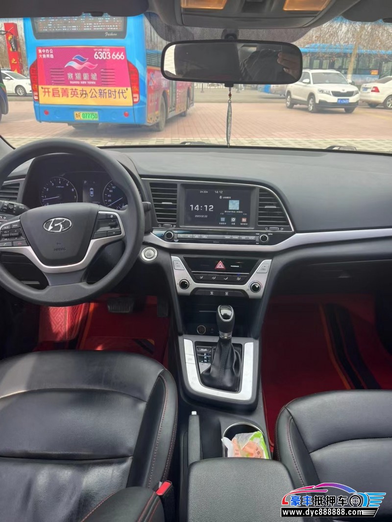 17年现代领动轿车抵押车出售