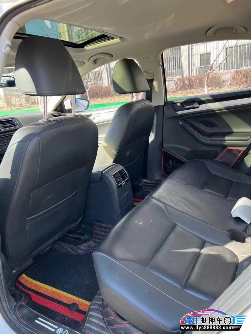 16年大众速腾轿车抵押车出售