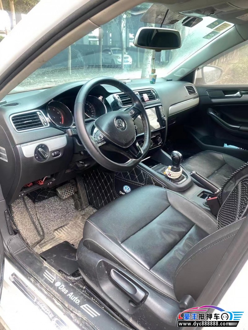 17年大众速腾轿车抵押车出售