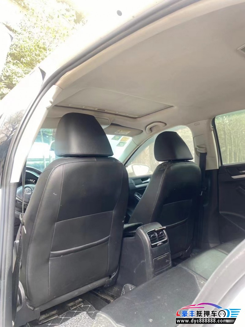 17年大众速腾轿车抵押车出售