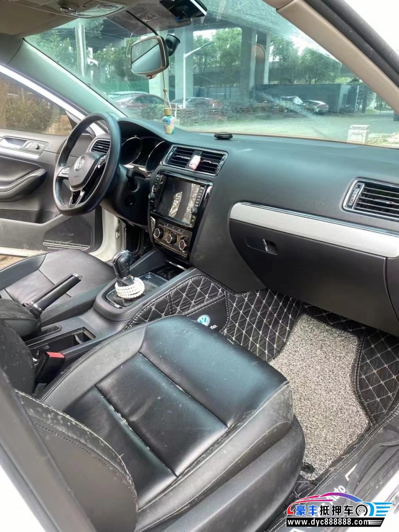 17年大众速腾轿车抵押车出售